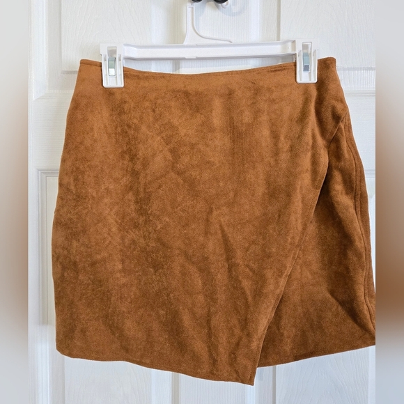 Tractr Dresses & Skirts - Tractr Brown Mini Skirt Faux Suede Size 6
